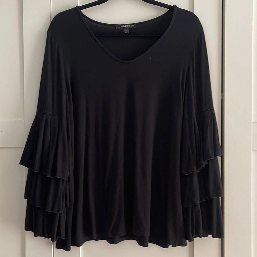 Juliette DARK BLACK (cover not correct) Elegant V Neck Top, flowy arms. Sz L